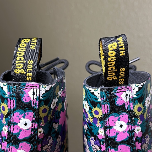 *NWB/NWOT* DR. MARTENS Women's 1460 Pascal - Black+Multi Vintage Floral Backhand - Picture 6 of 15